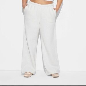 Wild Fable White Sweatpants Relaxed  Joggers
Women’s, size XXL, never been worn!